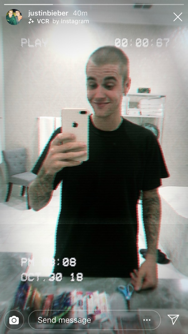 Justin Bieber dejó su rubia y larga cabellera para lucir un nuevo look