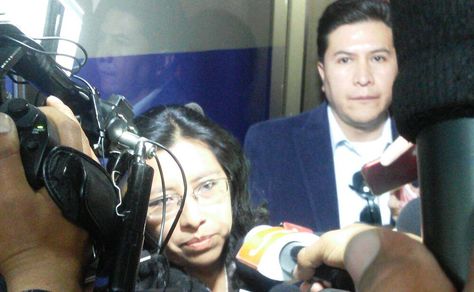 La jueza Guerrero y su colega Mérida a su salida de la Fiscalía luego de declarar por el audio del caso Alexander.
