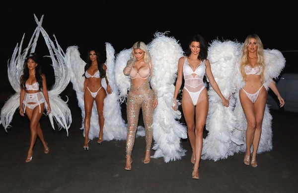 Las hermanas Kardashian se vistieron de los Ángeles de Victoria’s Secret (Instagram)