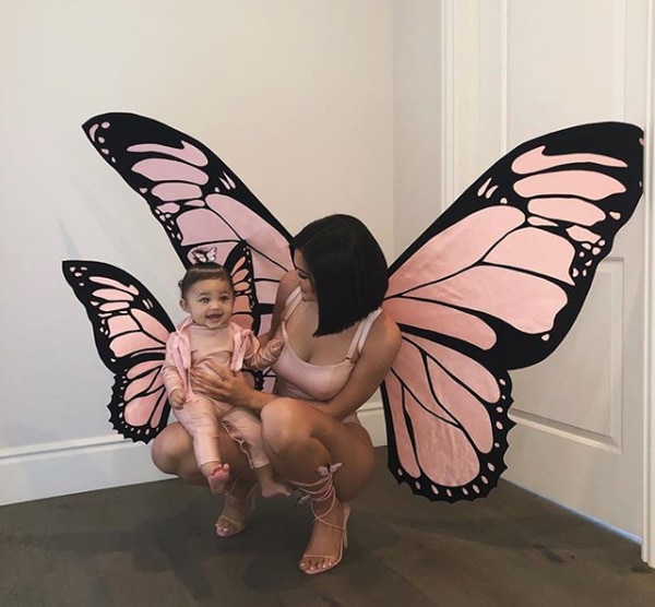 Kylie Jenner y Stormi vestidas de mariposas (Instagram)