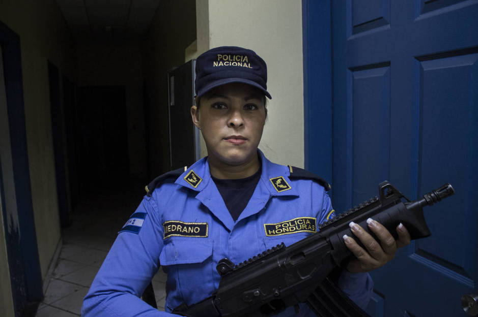 La agente Medrano durante su servicio. (A. Sáez)