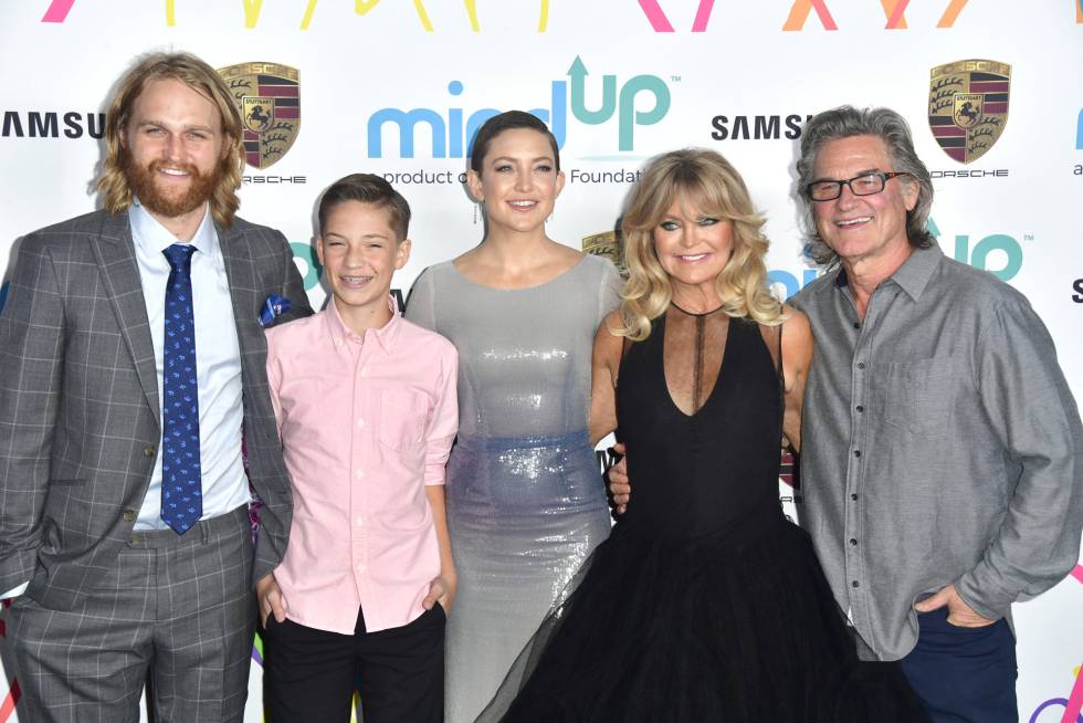 De izquierda a derecha: Wyatt Russell, Ryder Robinson, Kate Hudson, Goldie Hawn y Kurt Russell, en Califronia, en 2017.