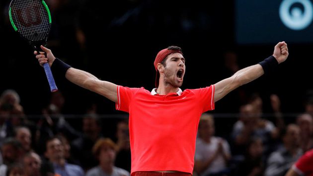 Khachanov conquistó el título del Masters 1000 de París al derrotar a Djokovic
