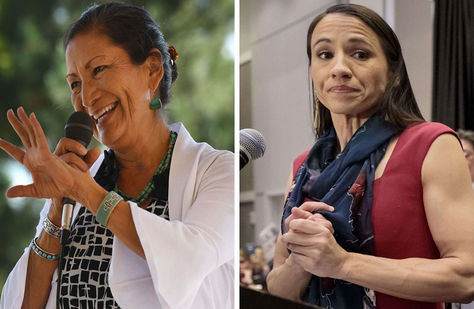Deb Haaland (izq.) y Sharice Davids, las primeras mujeres indígenas estadounidenses elegidas al Congreso en Washington. Foto: AFP