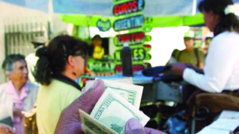 Librecambistas suben el precio del dólar tras resolución del BCB