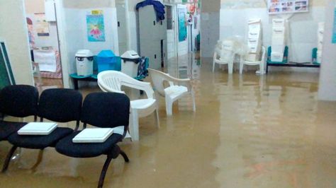 Viviendas e instituciones amenecieron inundadas en Trinidad. Foto: Taxi Noticias