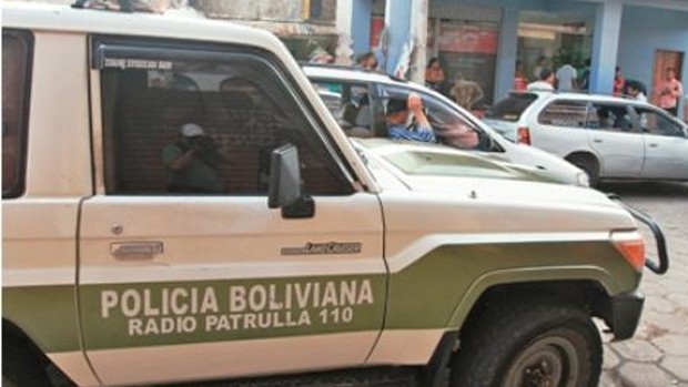 Roban 7.000 bolivianos a una mujer en Bermejo tras apresarla en un vehículo