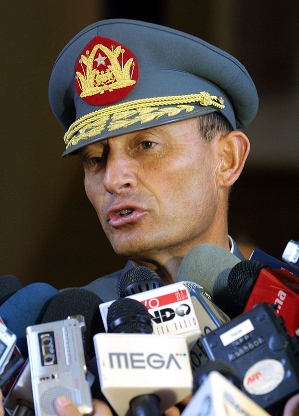 El comandante en jefe del Ejército chileno Juan Emilio Cheyre en marzo del 2004 (AFP)