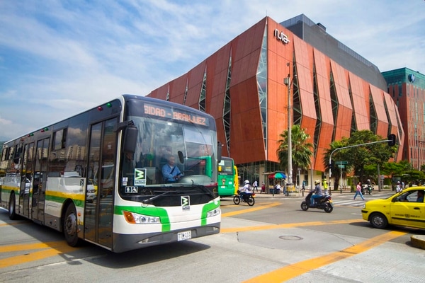 Medellín es la única ciudad colombiana que tiene un tranvía; el sistema de transporte también cuenta con metro, buses y ciclorutas (ACI)