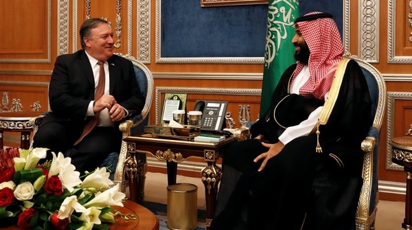 Mike Pompeo junto al príncipe heredero Mohamed bin Salman (REUTERS/Leah Millis/Pool)