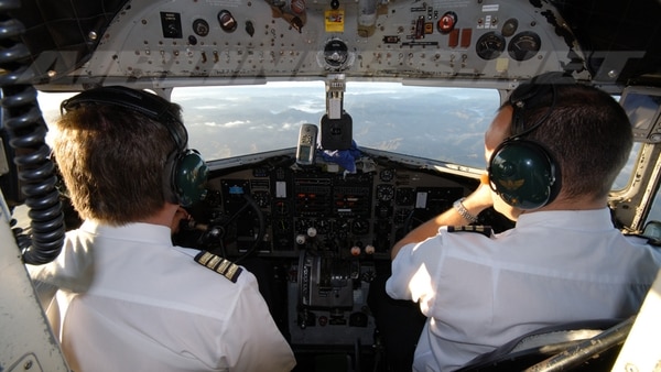 Pese a sus ataques de pánico, el piloto Guest desea recuperar su trabajo.