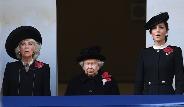 Camilla Parker Bowles, reina Isabel II y Kate Middleton (EFE)