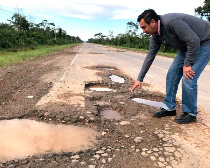 SENADOR NUÑEZ OBSERVA ESTADO DE LA VÍA YUCUMO – RURRENABAQUE.