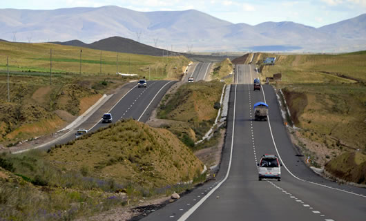 La carretera doble vía La Paz - Oruro
