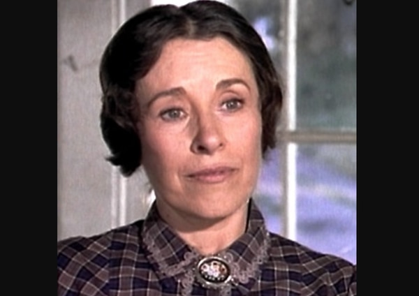 Katherine MacGregor protagonizando la malvada Harriet Oleson