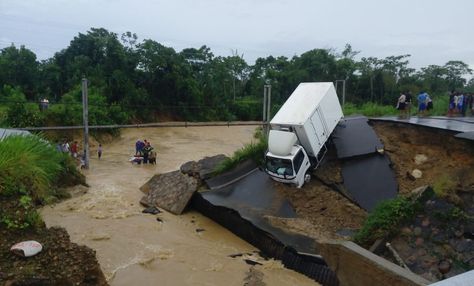 Así quedó la vía, tras el hundimiento de la plataforma en el sector Senda VI, del municipio Puerto Villarroel, carretera Cochabamba-Santa Cruz. (Fotos: UGR-Chimoré)