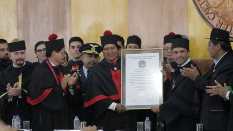 El presidente Evo Morales recibe de la Universidad San Carlos de Guatemala el título Doctor Honoris Causa. Foto:Cancillería