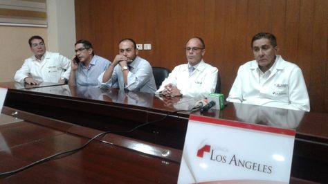 Equipo médico de la clínica Los Ángeles que atendio al hijo del ministro Carlos Romero.