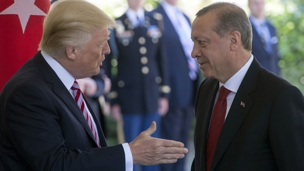Donald Trump junto a Recep Erdogan (AFP)