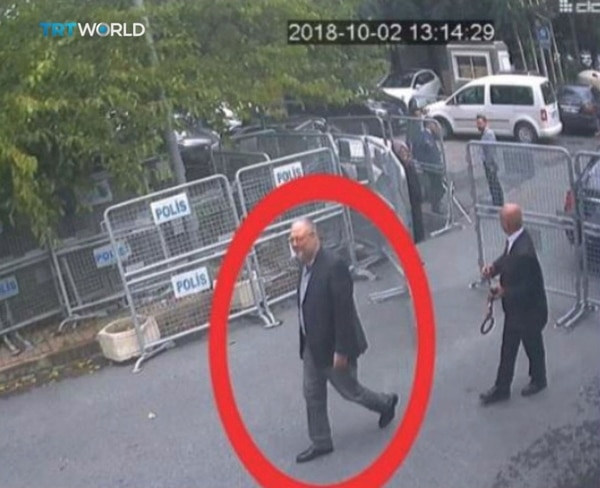 Las últimas imágenes de Khashoggi con vida, ingresando al consulado saudí en Estambul (Reuters)