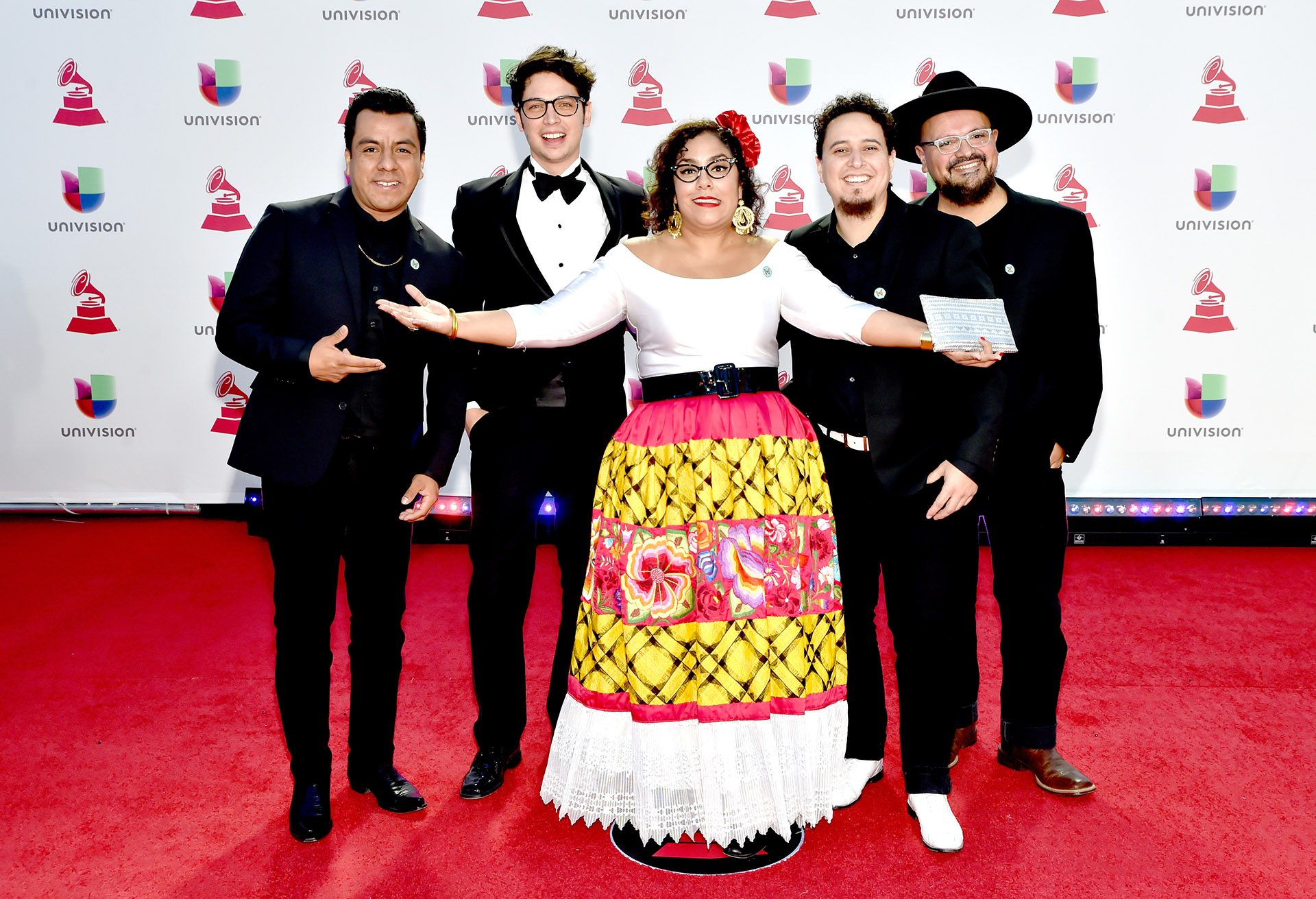 Todos los integrantes del grupo musical La Santa Cecilia