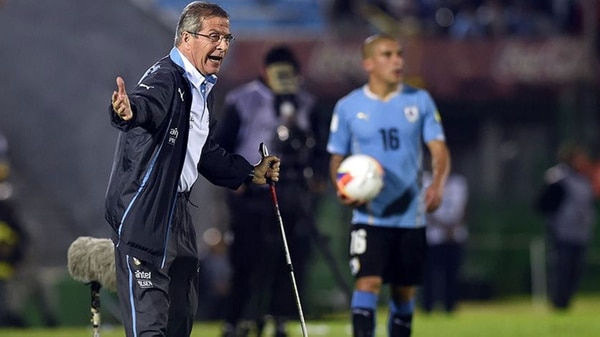Para el entrenador de la selección uruguaya el problema es que el nivel de la liga local es el más bajo de la región, solo comparable con Bolivia.