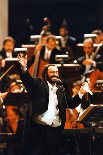 Luciano Pavarotti, durante un concierto en 1999.