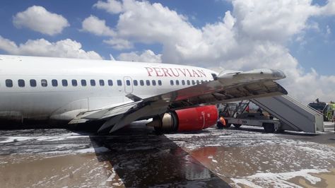 La aeronave de Peruvian que este jueves derrapó en el Aeropuerto Interncional de El Alto. @Alfonso_Patron