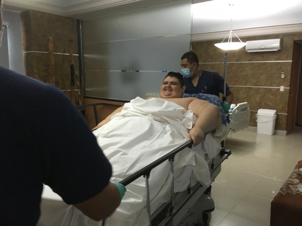 Juan Pedro a punto de ingresar a su tercera cirugía (Foto: Gastric Bypass México)