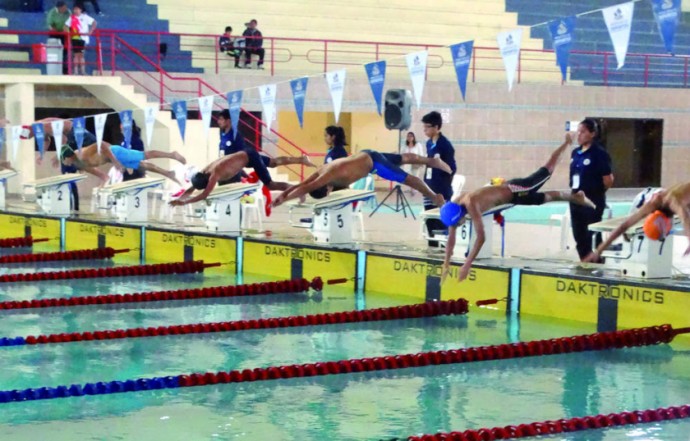 Una de las pruebas realizadas ayer en la piscina olímpica de El Rollo, que acoge desde el viernes los Juegos de la Niñez