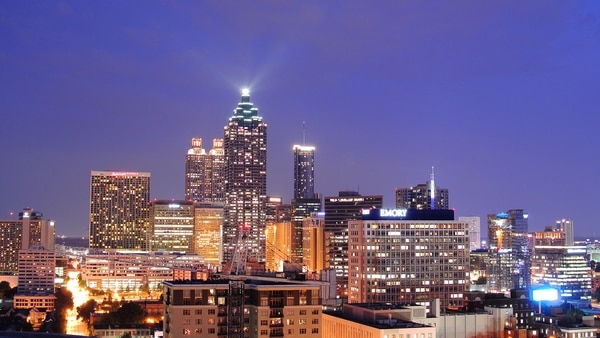 Muchas personas se han mudado a Atlanta debido a que el coste de vida es más bajo y hay ofertas de empleos con buenos salarios (iStock)