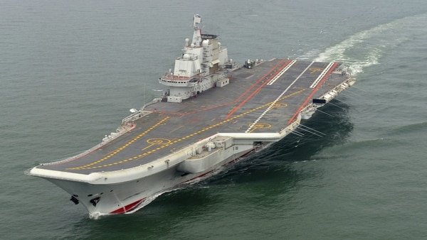 El Liaoning, el primero y único portaaviones chino ya en servicio en la marina (AP)