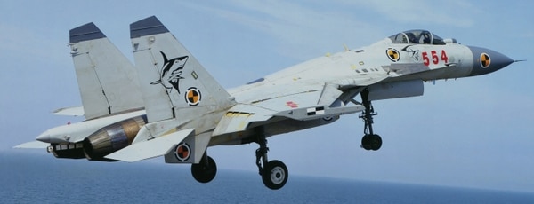 El problemático caza embarcado Shenyang J-15 (Wikipedia/Garudtejas7)