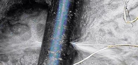 Fuga en un ducto de agua. Fotografía referencial.