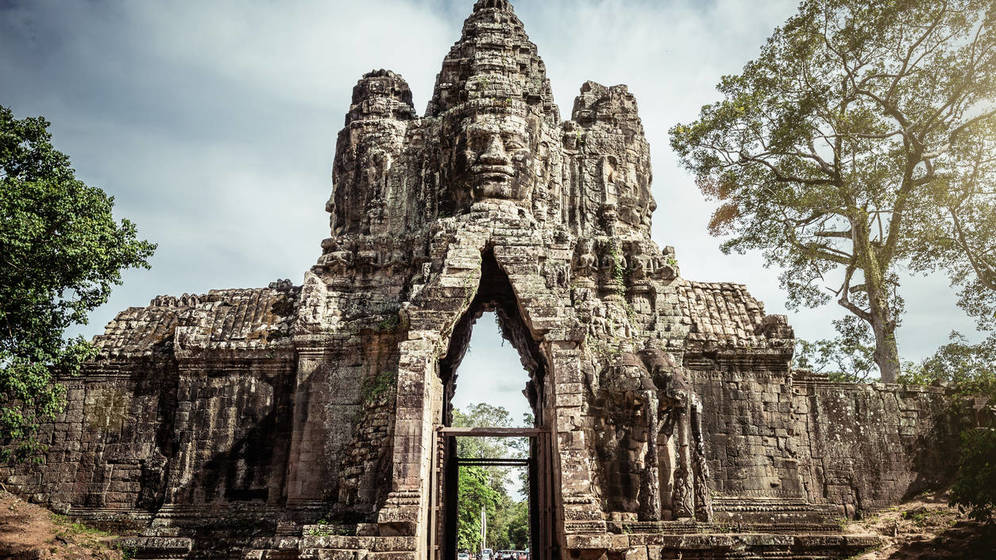 Foto: La puerta de entrada a Angkor Thom, con la representación de Buda en su parte superior. (iStock)
