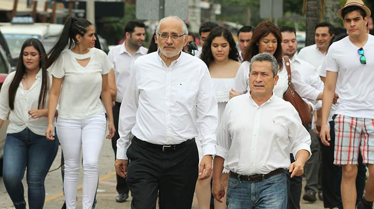 Carlos Mesa y Gustavo Pedraza, binomio de Comunidad Ciudadana, ayer en Santa Cruz. | APG