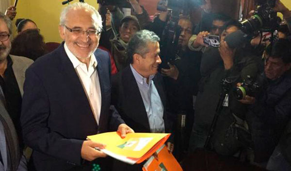 El binomio Mesa- Pedraza inscribe su candidatura ante el TSE