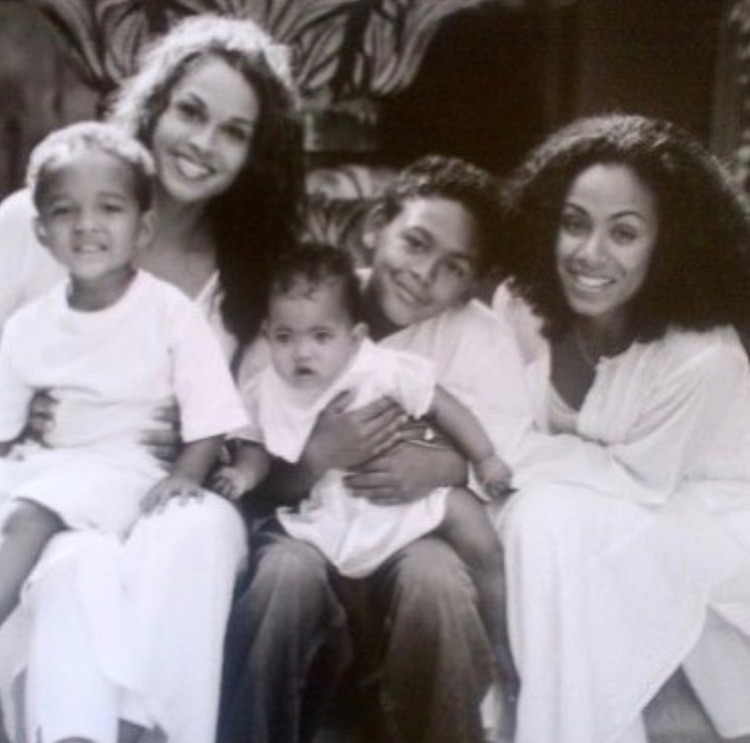 Trey junto a sus hermanos su madre, y su madrastra (Foto: @treysmith0011)