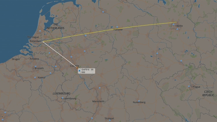 El trayecto del avión de Angela Merkel que debió regresar a Alemania por un desperfecto técnico