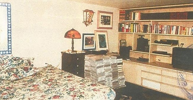 La celda de Escobar era una lujosa habitación con muebles importados, construida como un búnker para protegerlo de los ataques de sus enemigos.