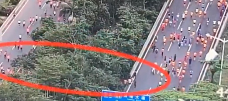 Los organizadores de un medio maratón en Shenzei, China, detectaron a más de 200 corredores haciendo trampa , todo quedó captado en cámaras de video aére
