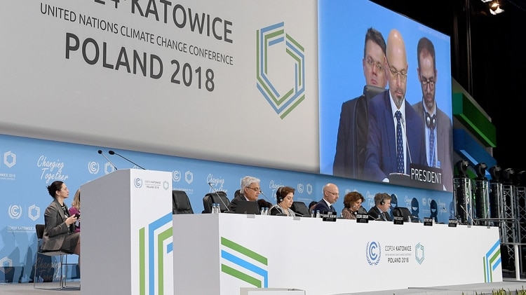 El secretario de estado polaco Michal Kurtyka durante la apertura de la COP24 (Photo by Janek SKARZYNSKI / AFP)