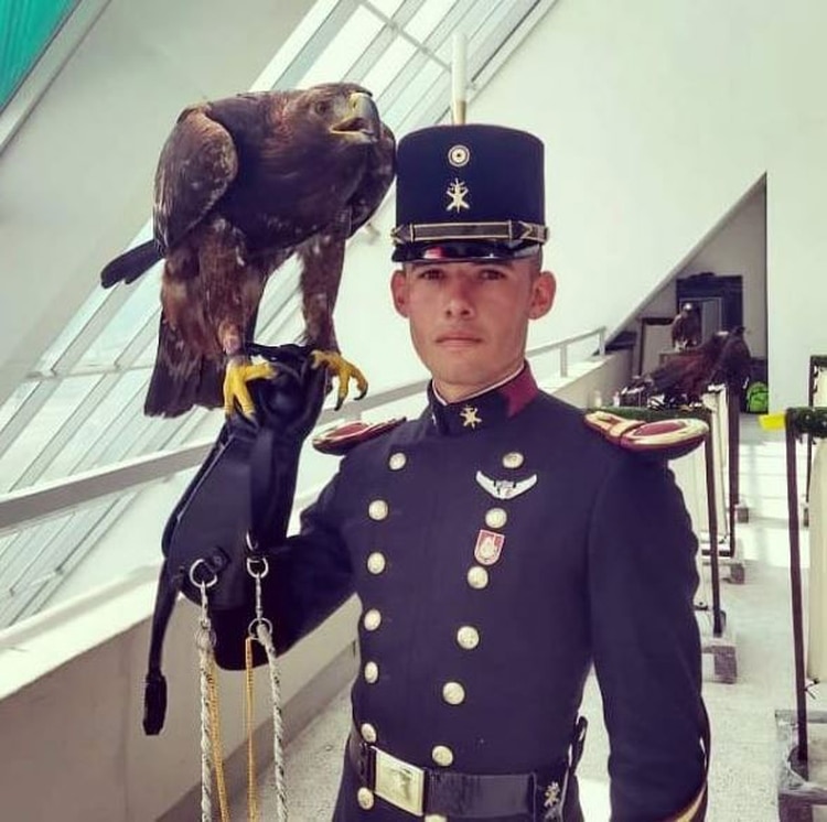Geovanni descubrió su pasión por dominar y rehabilitar águilas reales. (Foto: Instagram Geovannilga)