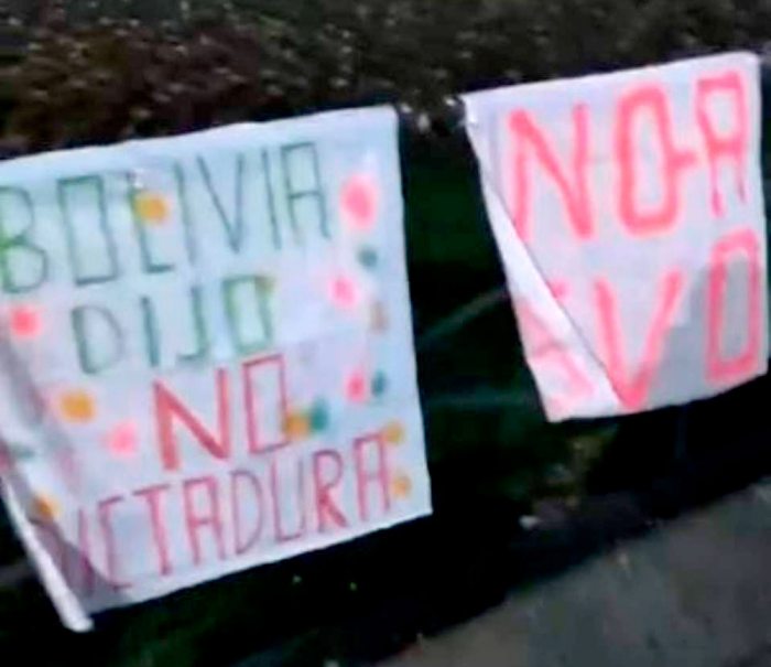 PANCARTAS DE LA VIGILIA EN BARCELONA EN DEFENSA DEL 21F.