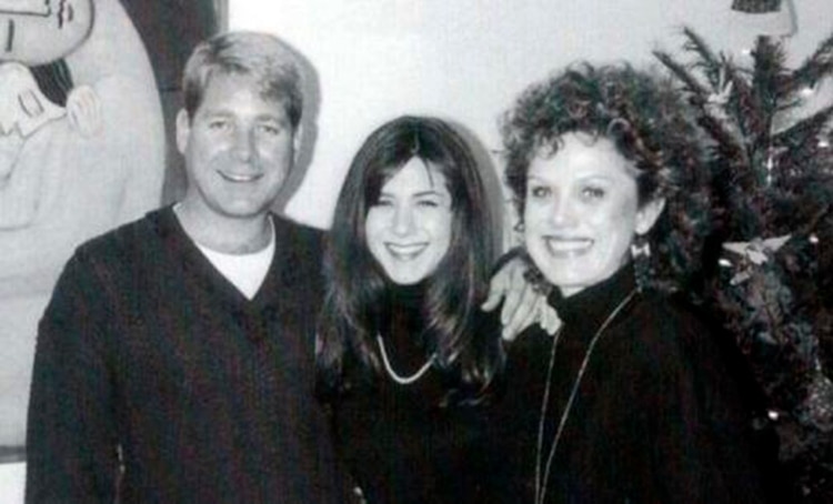 Jennifer Aniston con sus padres John Aniston y Nancy Dow