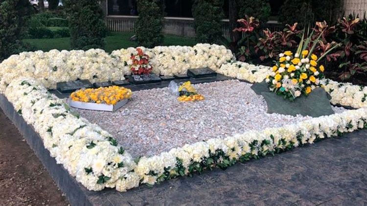 Así lucía ayer la tumba de Pablo Escobar en el aniversario 25 de su asesinato.