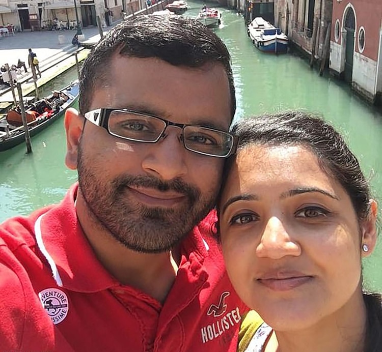El asesino Mitesh Patel junto a Jessica, a quien asesinó el pasado 14 de mayo