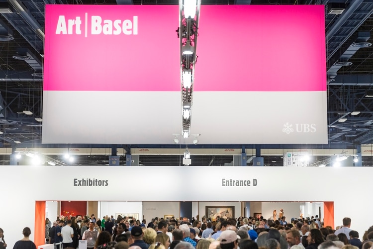Art Basel atrae a un público estimado en 70.000 personas, que se suman al ajetreo de Miami Beach.