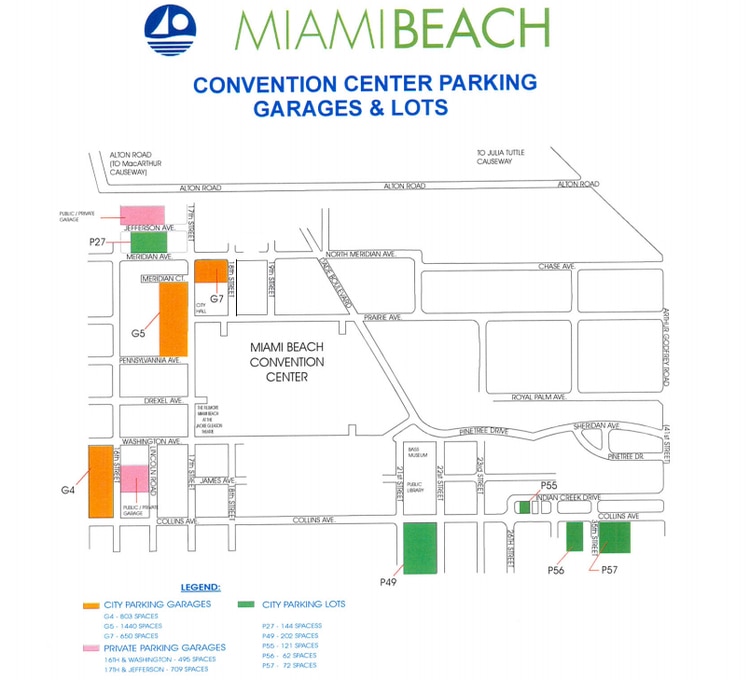 Alrededor del centro de convenciones hay estacionamientos municipales (en naranja) y privados (en rosa), además de espacios abiertos (en verde) también del ayuntamiento.