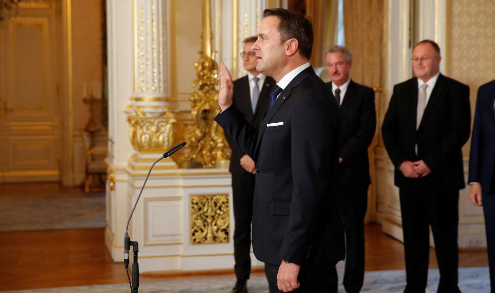 El primer ministro Xavier Bettel jura su cargo en el Gran Palacio Ducal de Luxemburgo, este miÃ©rcoles.